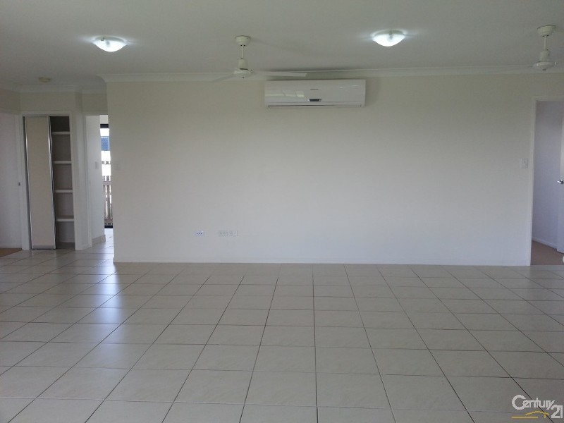 Bushland Beach QLD 4818