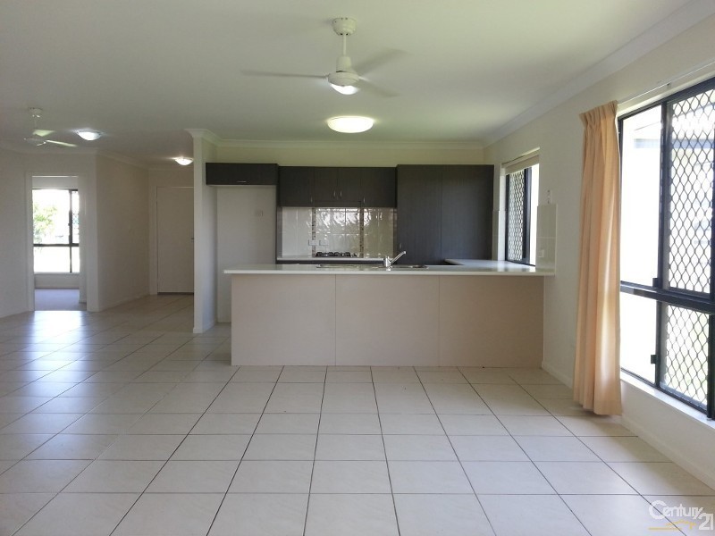 Bushland Beach QLD 4818