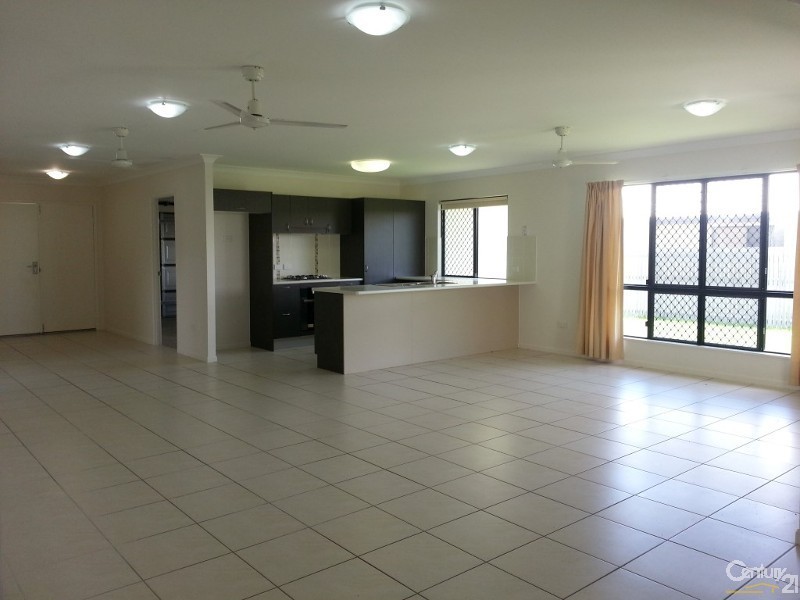 Bushland Beach QLD 4818