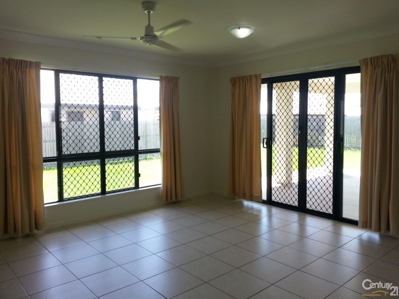 Bushland Beach QLD 4818