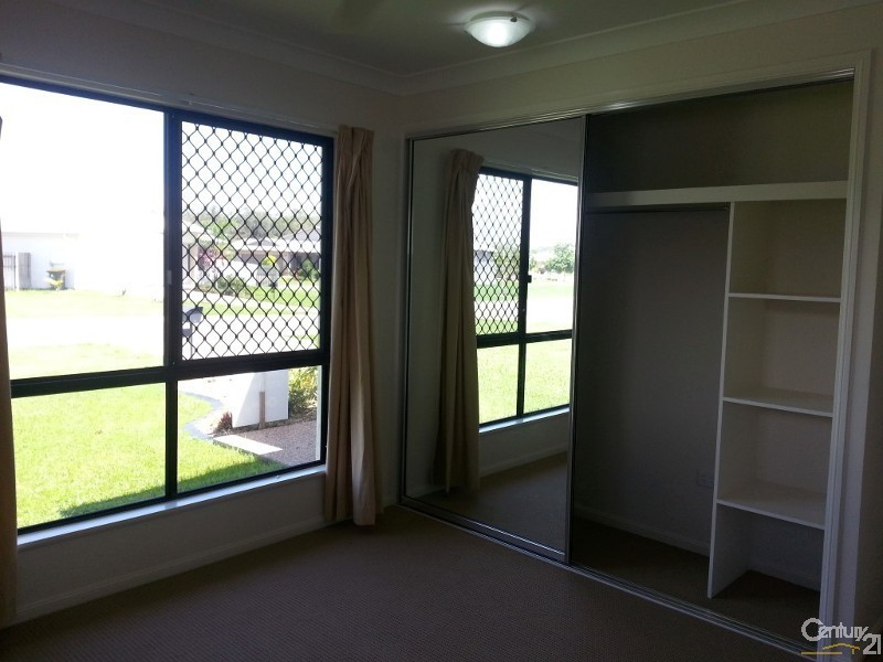 Bushland Beach QLD 4818