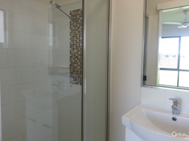 Bushland Beach QLD 4818