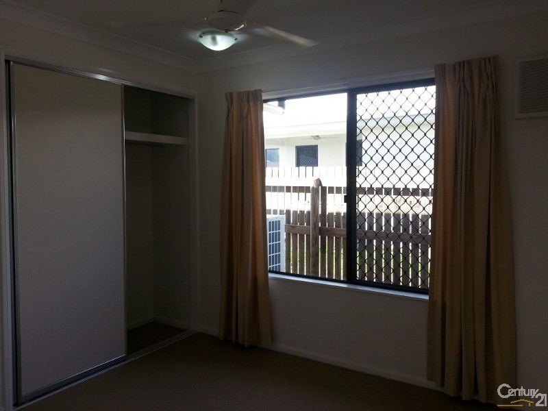 Bushland Beach QLD 4818