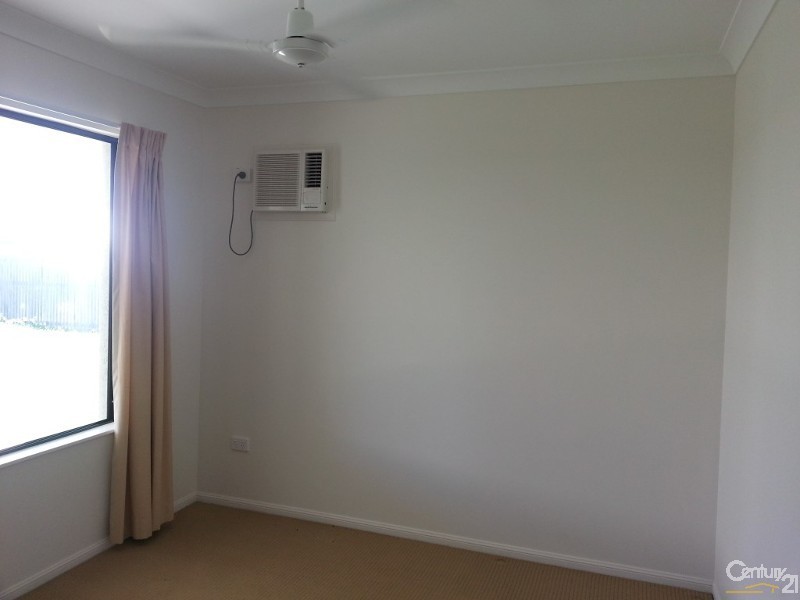 Bushland Beach QLD 4818