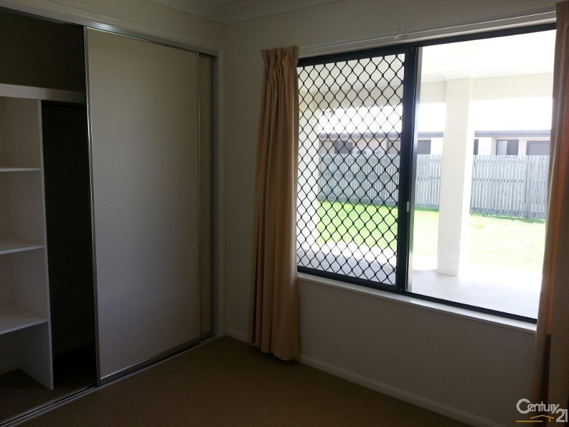 Bushland Beach QLD 4818