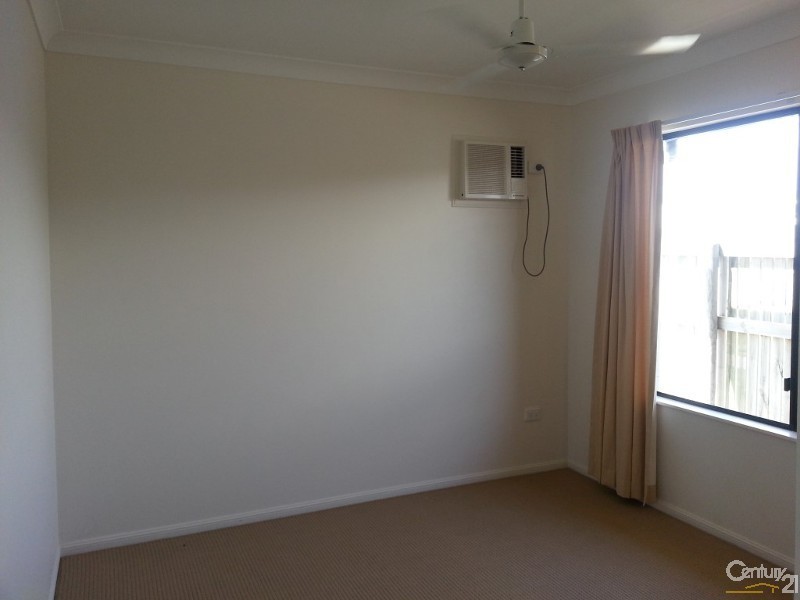 Bushland Beach QLD 4818