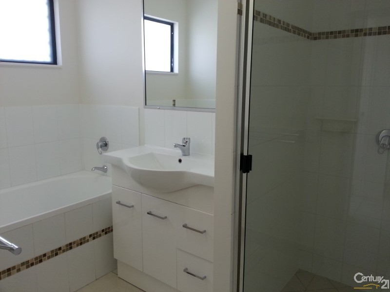 Bushland Beach QLD 4818