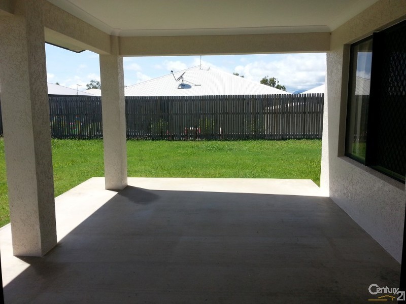 Bushland Beach QLD 4818