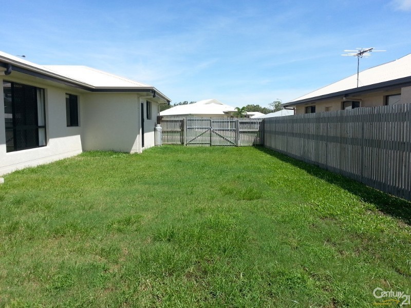 Bushland Beach QLD 4818