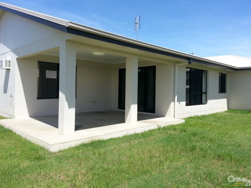 Bushland Beach QLD 4818