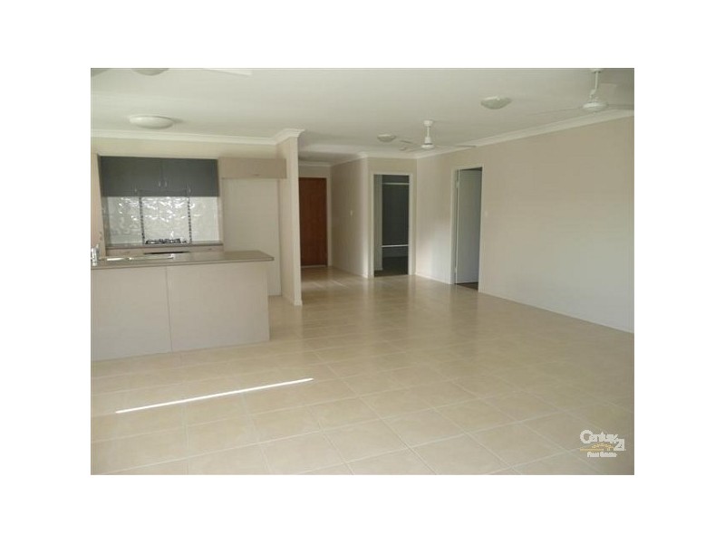 Bushland Beach QLD 4818