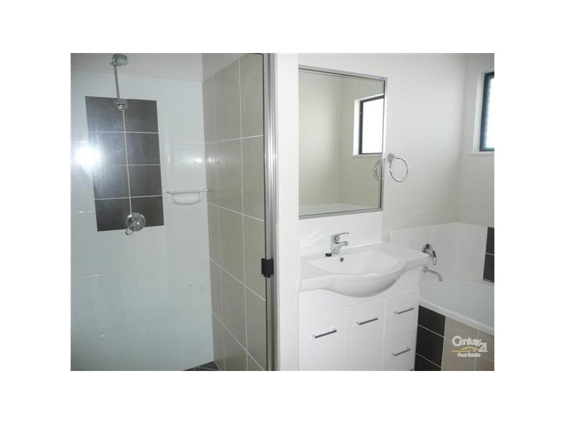 Bushland Beach QLD 4818