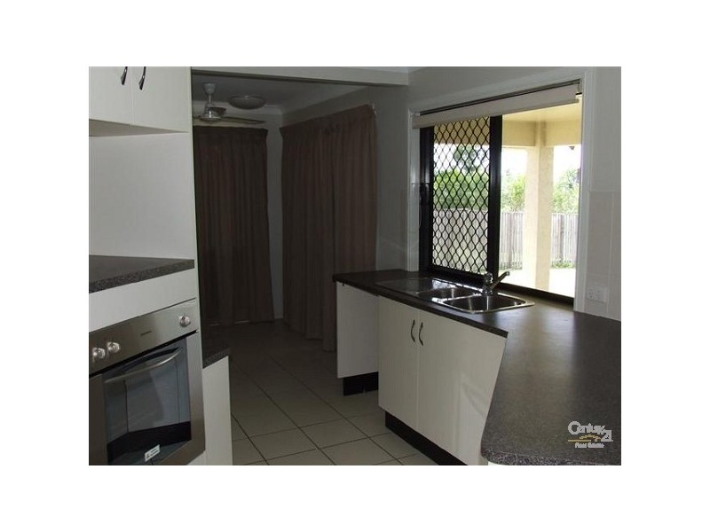 Bushland Beach QLD 4818