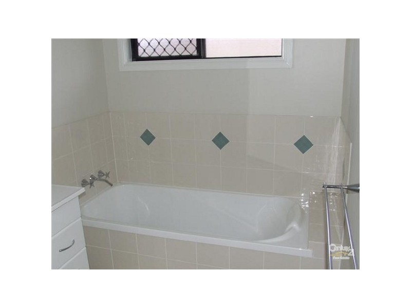 Bushland Beach QLD 4818