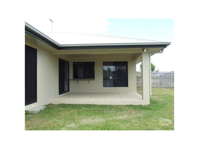 Bushland Beach QLD 4818