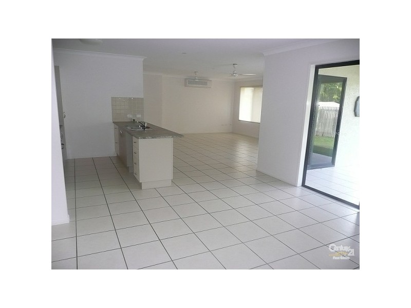 25 Greentree Circuit, Bushland Beach QLD 4818