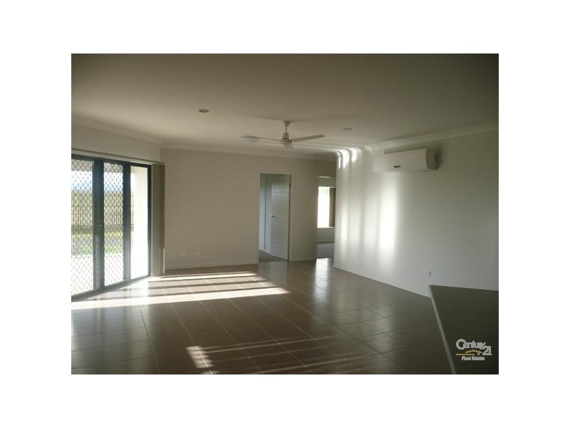 Bushland Beach QLD 4818