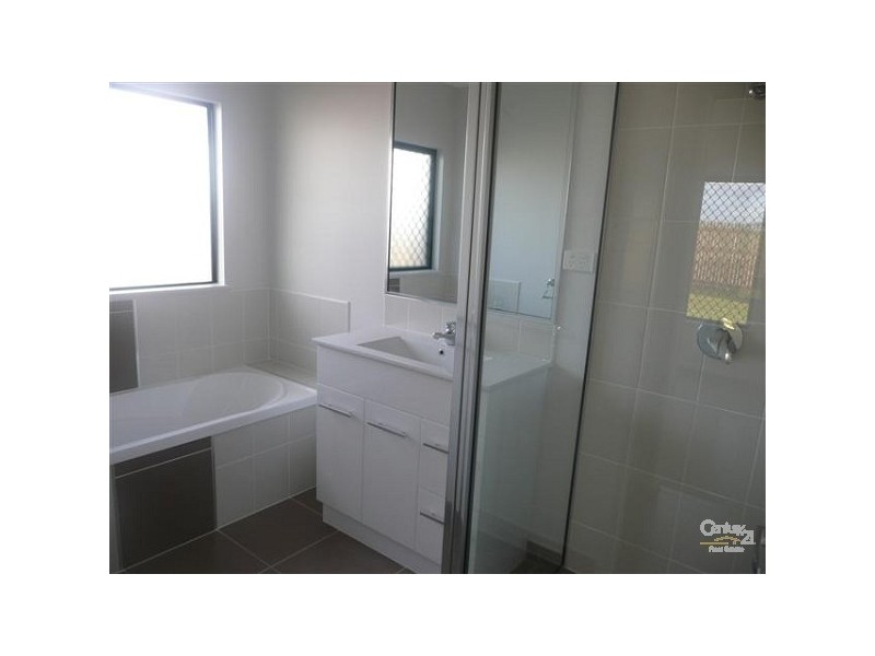 Bushland Beach QLD 4818