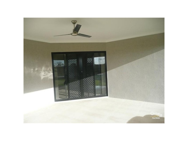 Bushland Beach QLD 4818