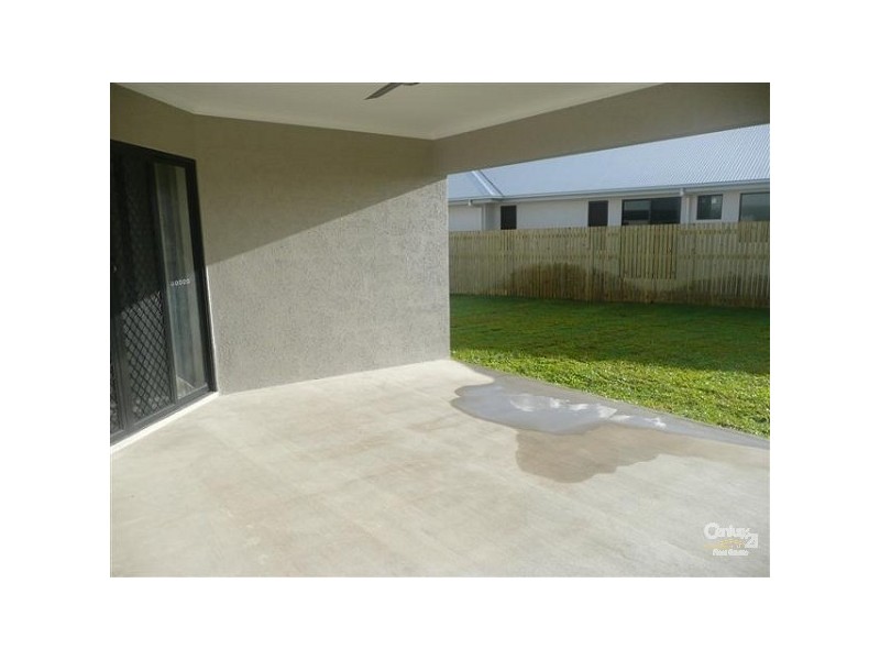 Bushland Beach QLD 4818