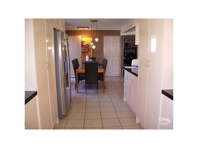 371 Mount Low Parkway, Bushland Beach QLD 4818