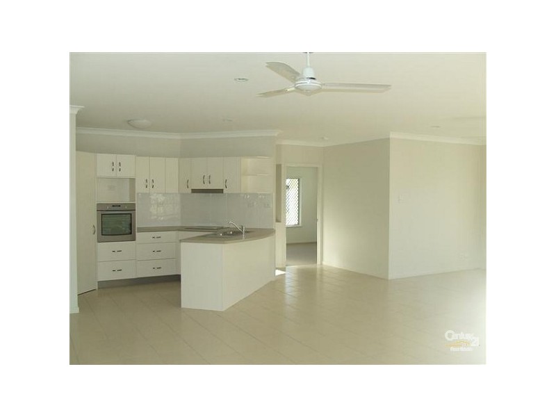 Bushland Beach QLD 4818