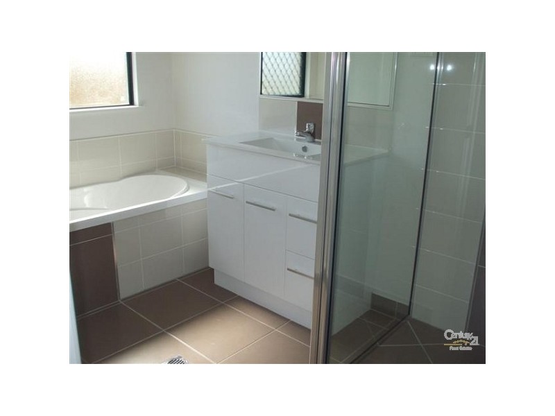 Bushland Beach QLD 4818