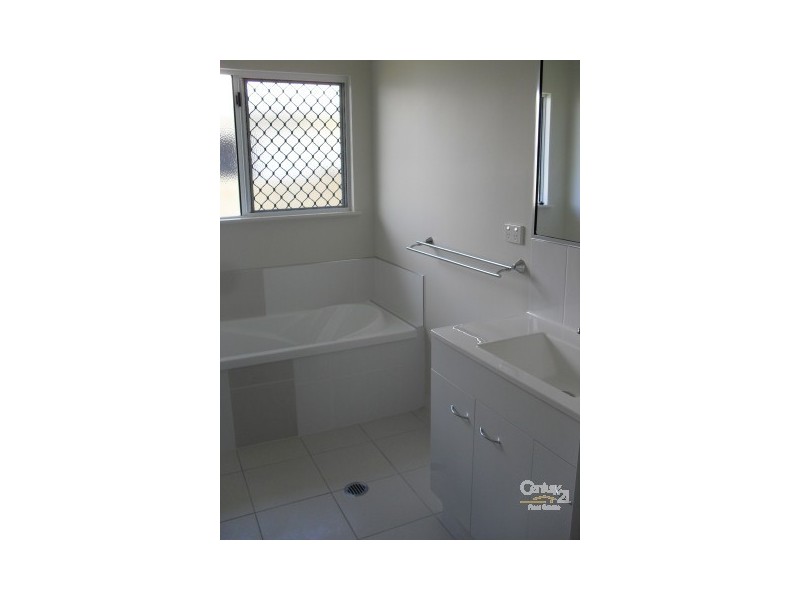 25 Ningaloo Crescent, Burdell QLD 4818