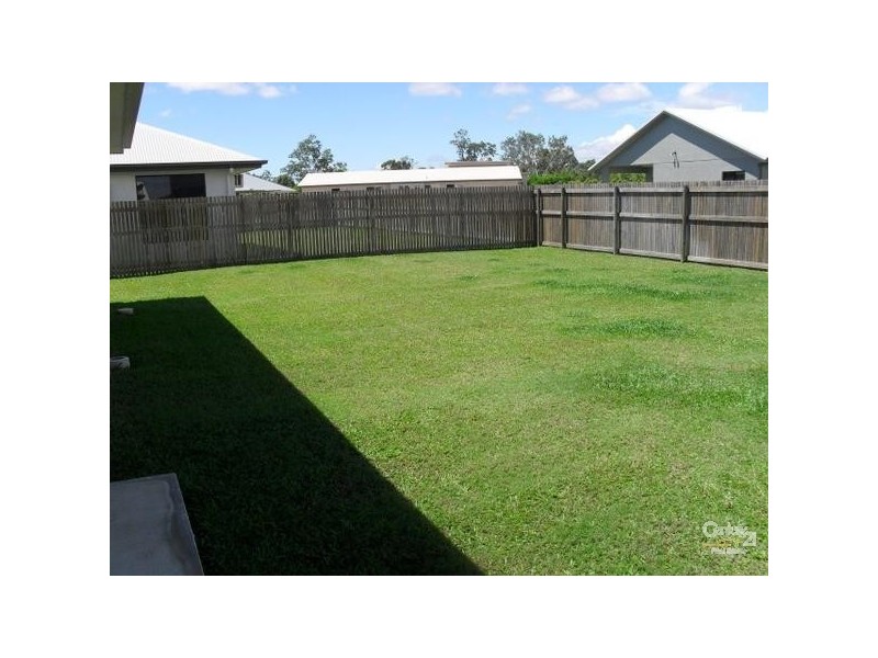 25 Ningaloo Crescent, Burdell QLD 4818