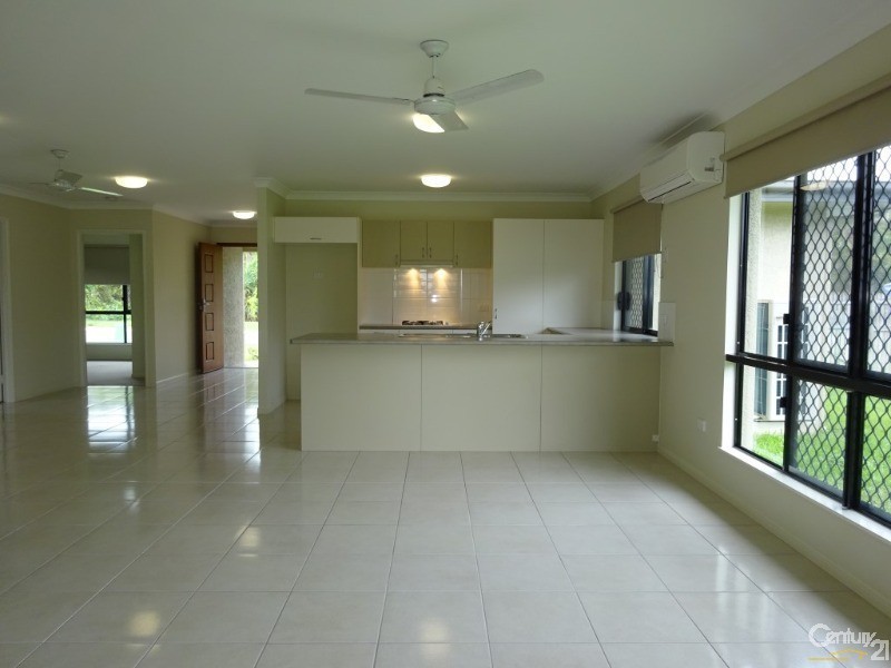 21 Currawinya Court, Bushland Beach QLD 4818