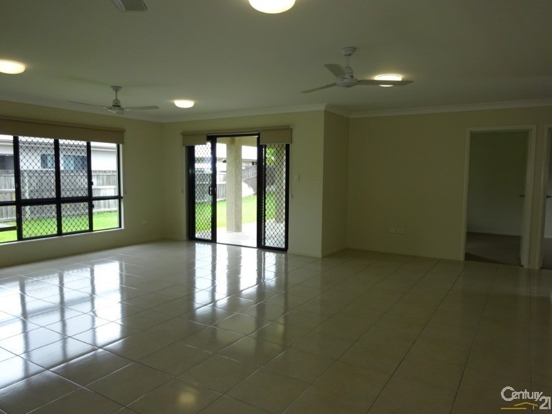 21 Currawinya Court, Bushland Beach QLD 4818