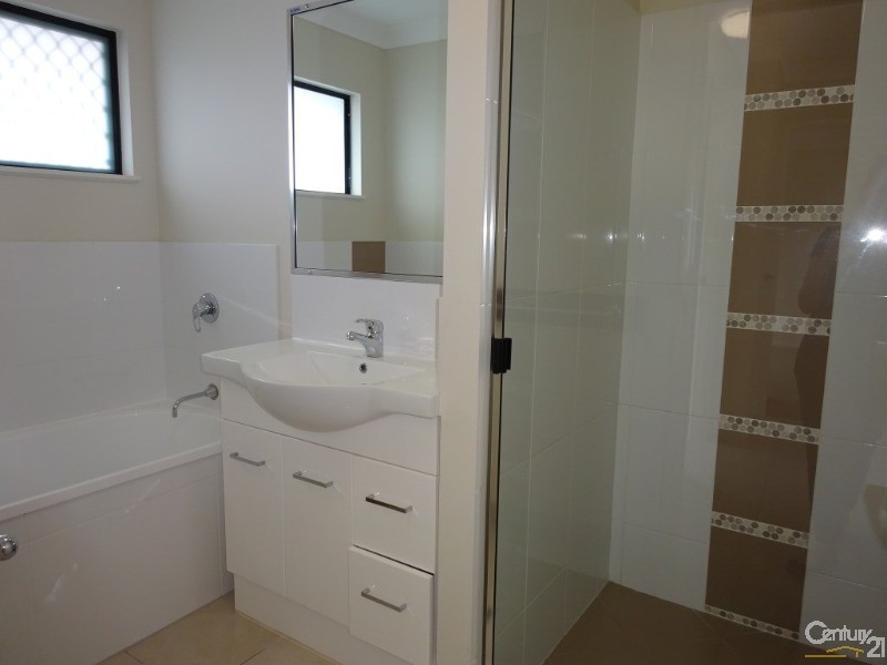 21 Currawinya Court, Bushland Beach QLD 4818