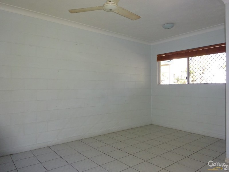 2/42 Cheyne Street, Pimlico QLD 4812