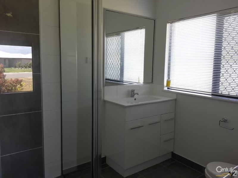 75 Daintree Drive, Bushland Beach QLD 4818