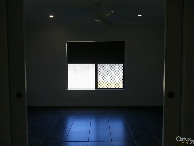 75 Daintree Drive, Bushland Beach QLD 4818