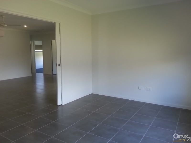 75 Daintree Drive, Bushland Beach QLD 4818