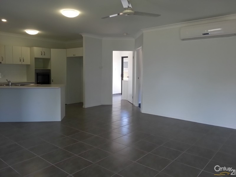 75 Daintree Drive, Bushland Beach QLD 4818