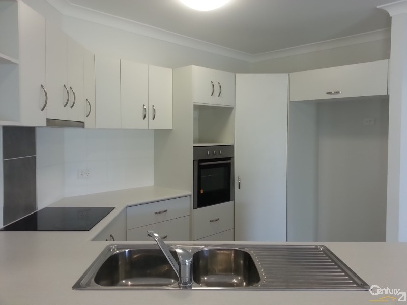 75 Daintree Drive, Bushland Beach QLD 4818