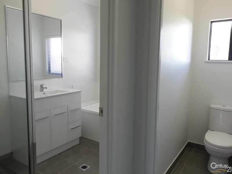 75 Daintree Drive, Bushland Beach QLD 4818