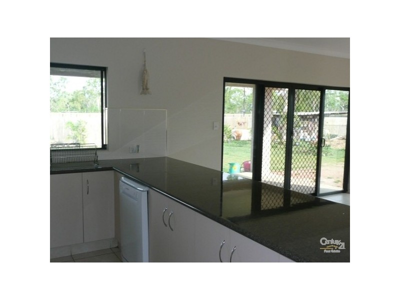 8 Parkway Place, Black River QLD 4818