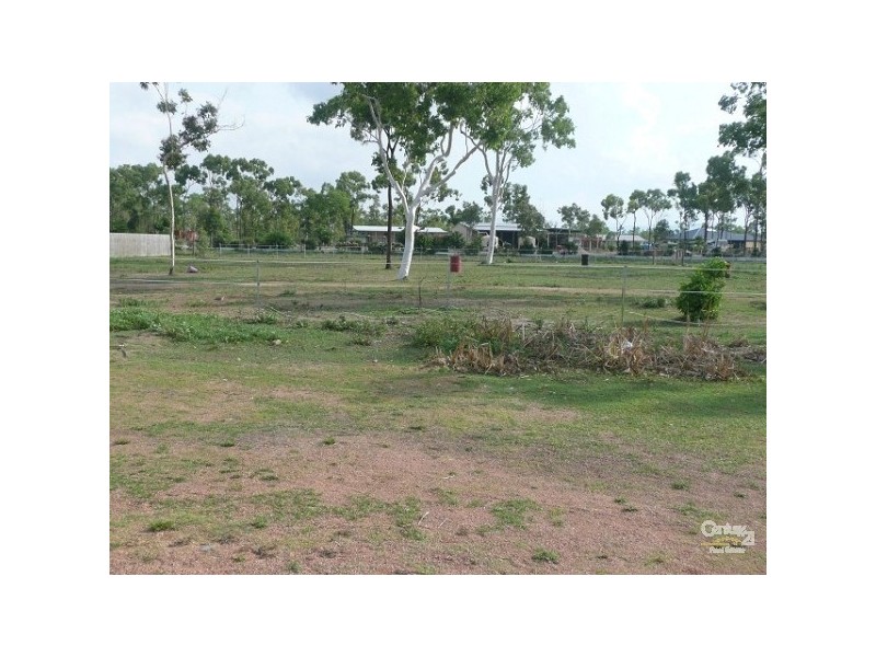 8 Parkway Place, Black River QLD 4818