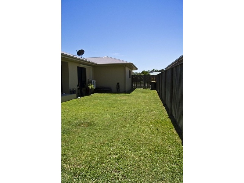 19 Eshelby Street, Bushland Beach QLD 4818