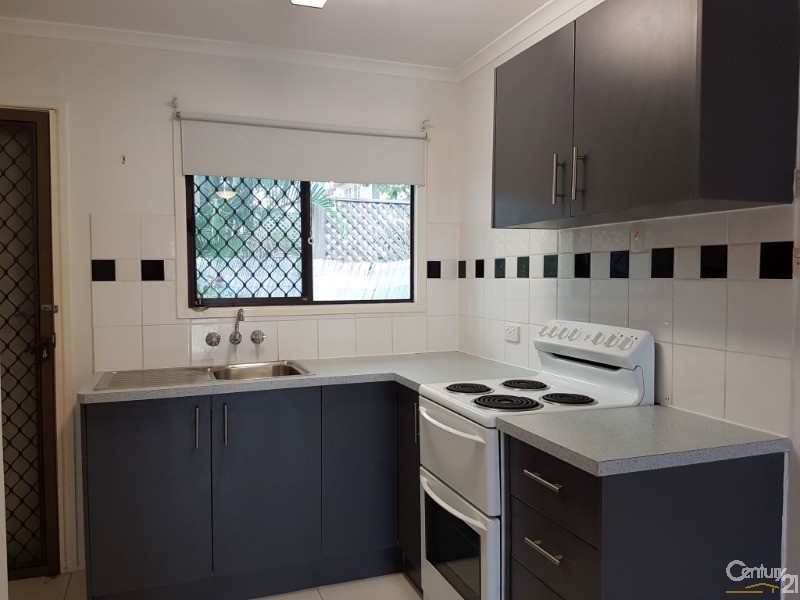 2/24 Sturges Street, Hermit Park QLD 4812