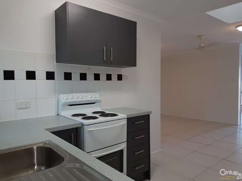 2/24 Sturges Street, Hermit Park QLD 4812