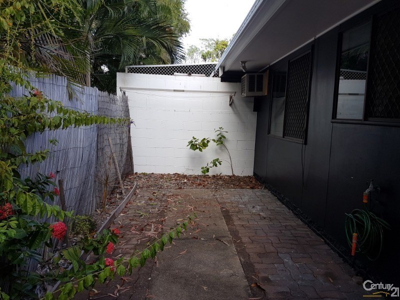 2/24 Sturges Street, Hermit Park QLD 4812