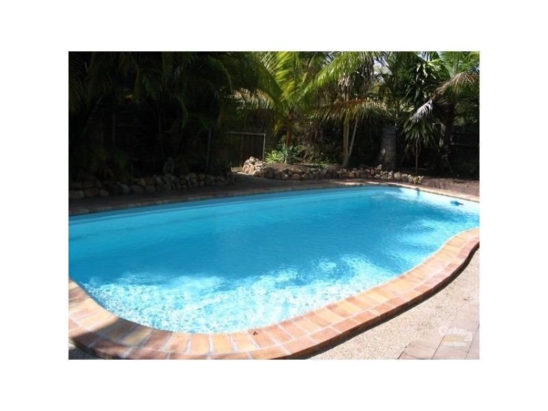 Bushland Beach QLD 4818