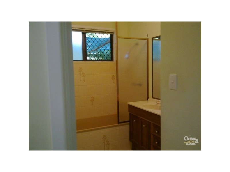 Bushland Beach QLD 4818