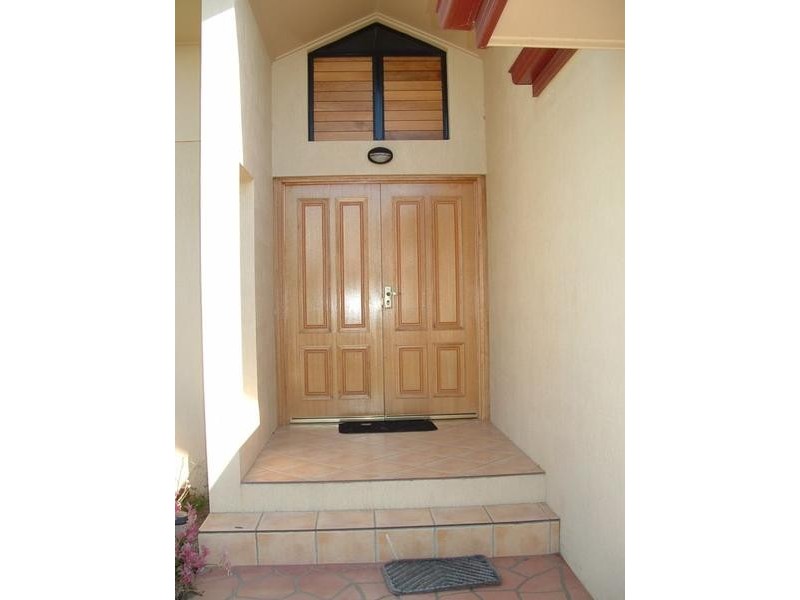 Bushland Beach QLD 4818