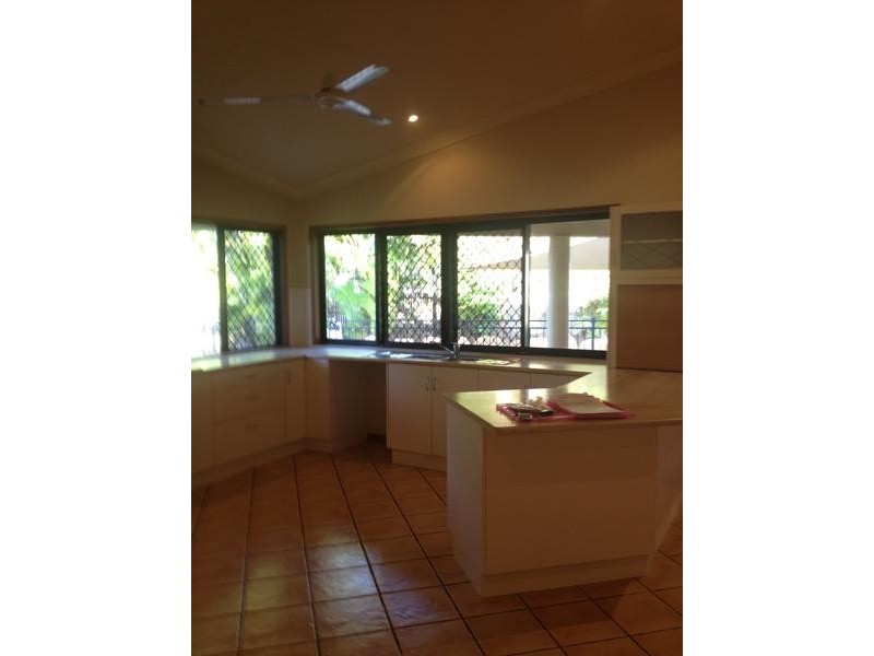 Bushland Beach QLD 4818