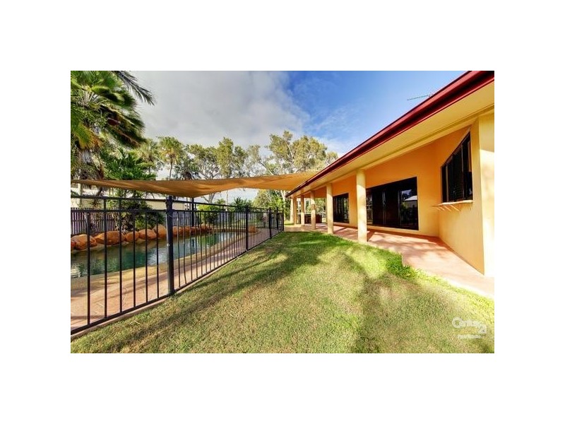 Bushland Beach QLD 4818